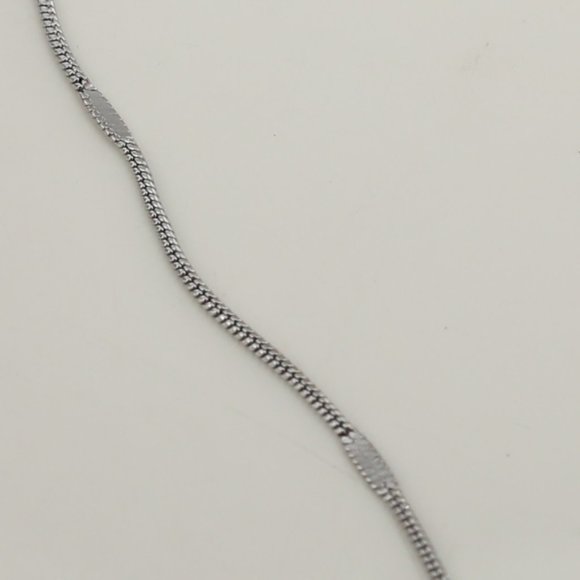 Less is More: SVET Dainty Minimalist Silver Necklace - Picture 6 of 9
